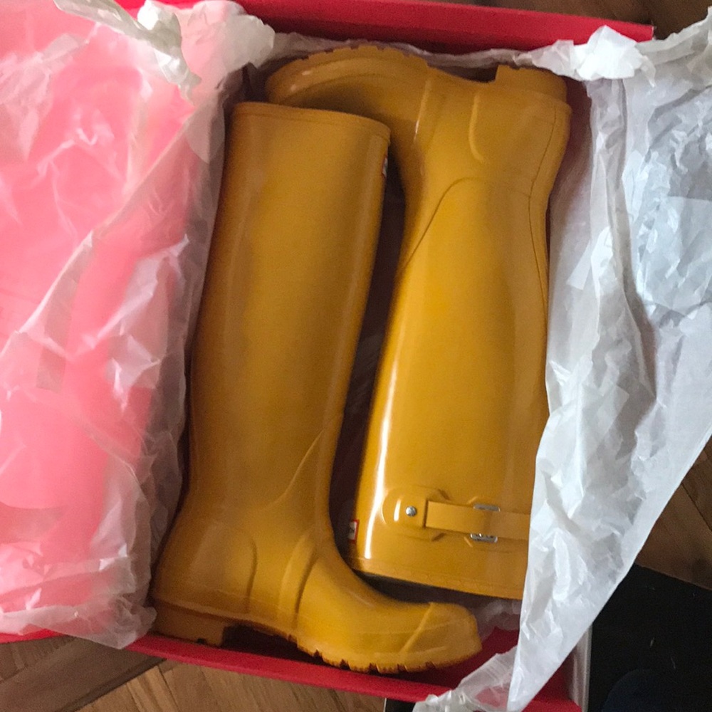 Hunter yellow rain boots US 8/ EU 39